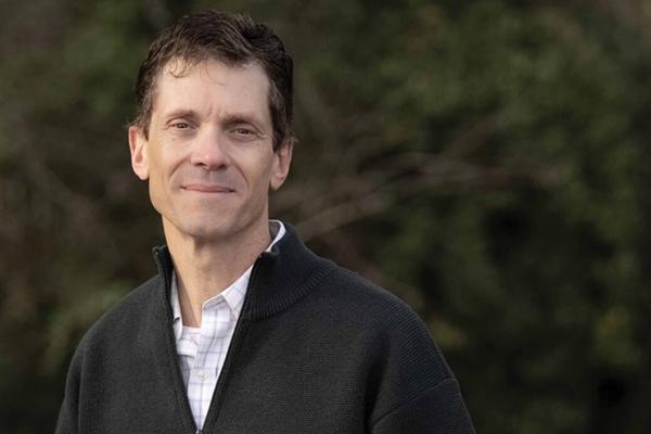 Saccoccio looking at the camera