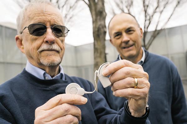 Patient with hearing aid 