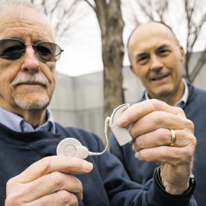 Patient with hearing aid 